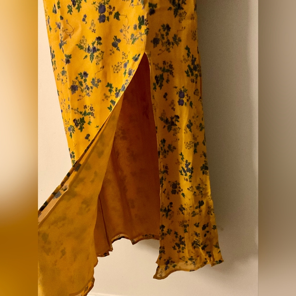 Reformation Very Beautiful Maxi Dress With Pretty Floral Print. - Picture 6 of 12